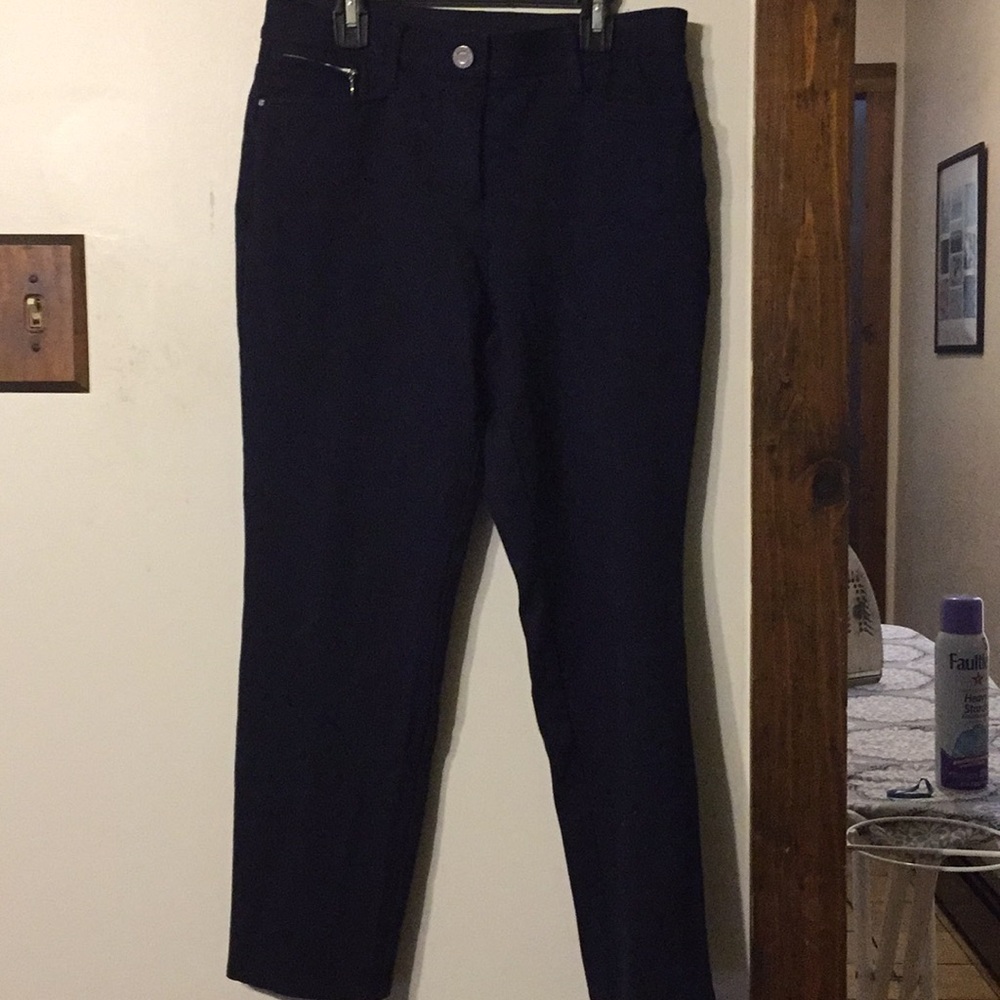 Chico’s So Slimming dark navy pants 👖 size 2=8